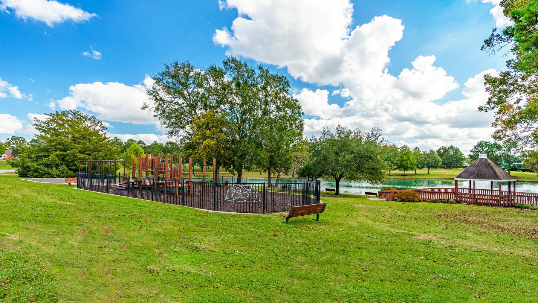 Bentwater The Meadows green space and lakeside setting